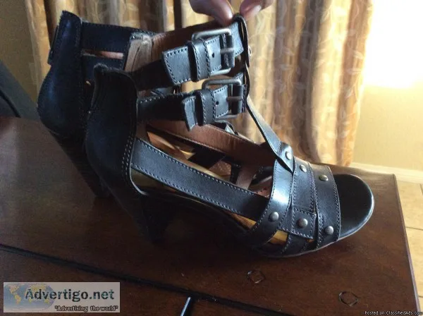 sandals in great condition