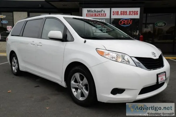 2011 Toyota Sienna LE 8