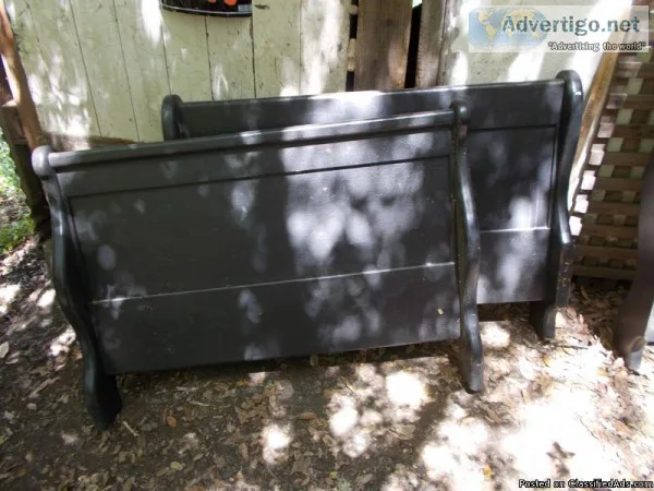 Beds Twin Used Painted-Fir() 1-Mattrace No-Slats needs tlc