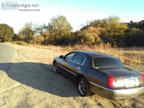1999 Lincoln town car signature series