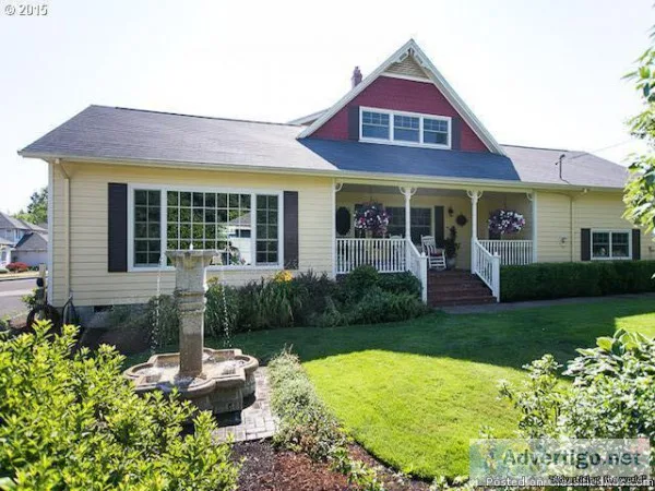 Gorgeous Remodeled Tigard Farmhouse