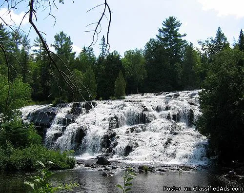 CABIN GETAWAY ON TRAIL FOR ATVING AND SNOWMOBILING FISHING LAKES