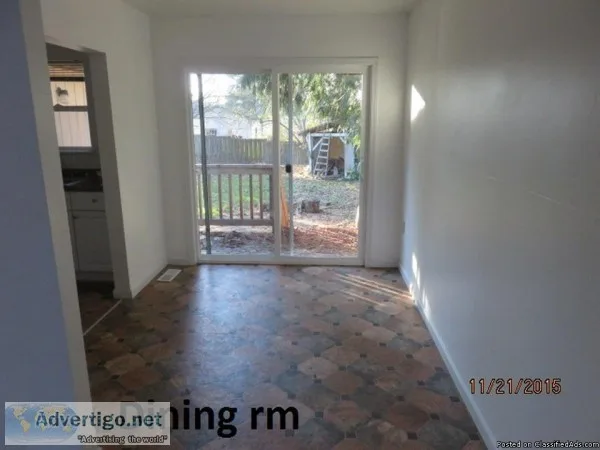 A 3 bed 1 baths House for rent available Clean and ready