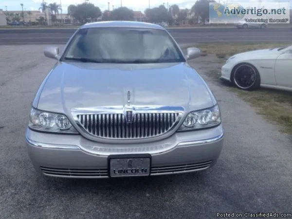 2005 Lincoln Town Car Signature Series Like New Low Miles 74981 