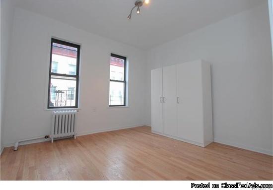 Bright and very clean 3-bedroom 2-bathroom unit with balcony har