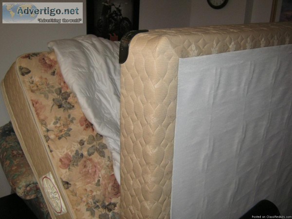 Sealy queen size matress and boxspring