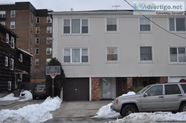 ID 1242793 Beautiful Freshly Painted 2nd Floor Duplex Apartment