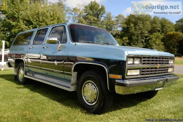 1990 Chevrolet Suburban R2500 4dr SUV (3049)