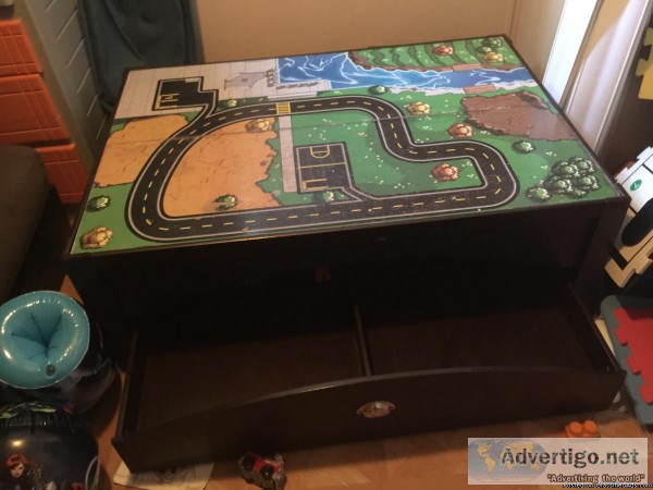Kids train table