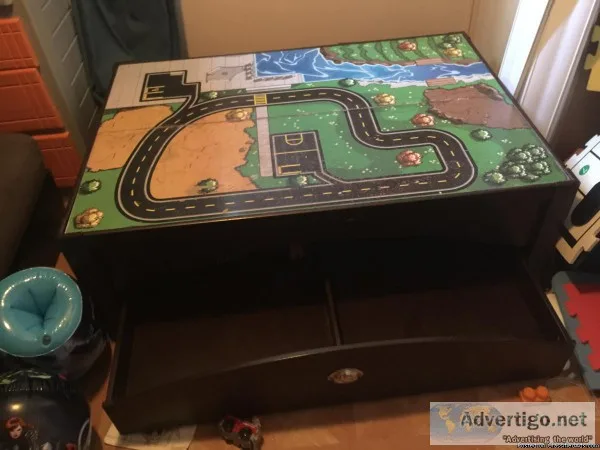 Kids train table