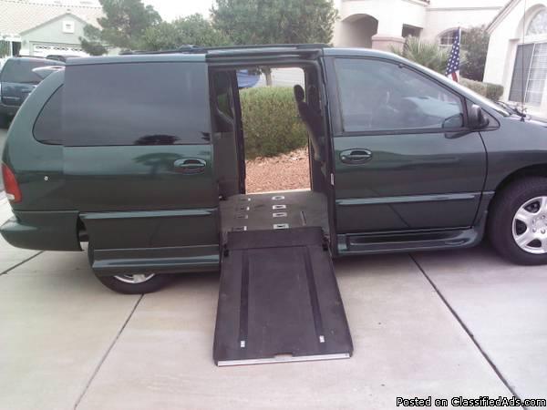 2000 DODGE CARAVAN WHEELCHAIR ACCESSIBLE