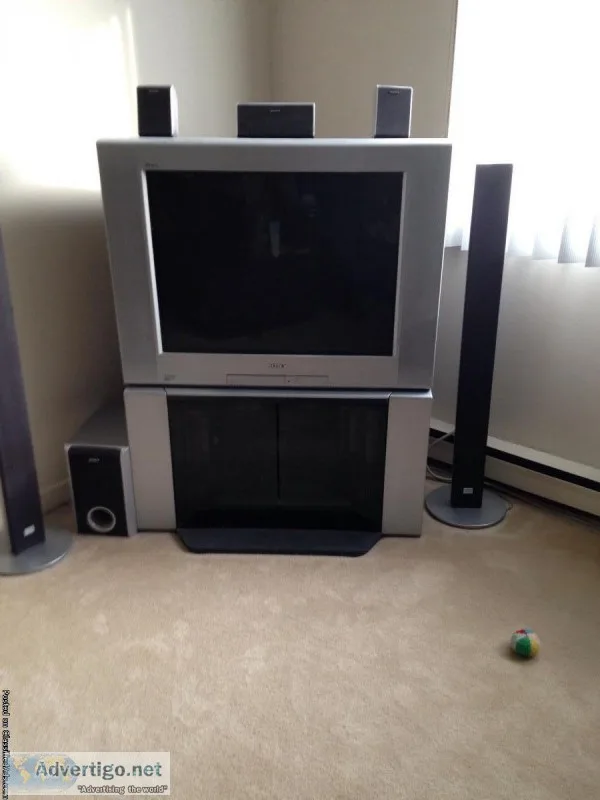 32&quot Sony Triniton TV and stand