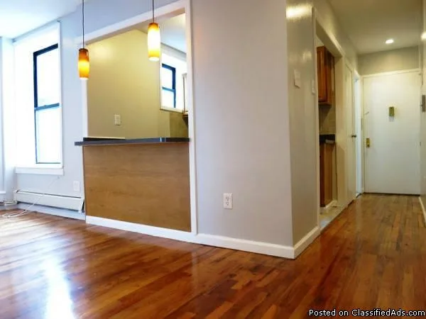 LOVELY Three  Bedroom HOUSE  in bronx   Living room Marble bathr