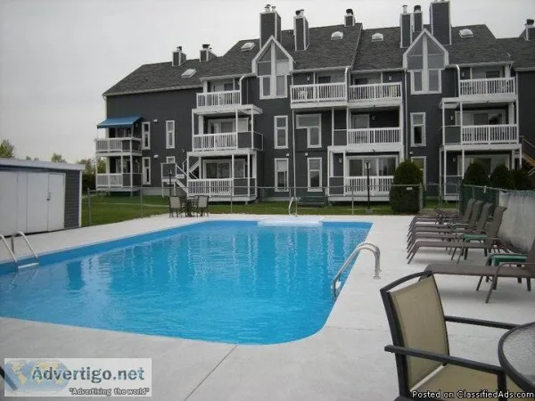 Condo Magog r&eacutenov&eacute 2 chambres face &agrave la plage