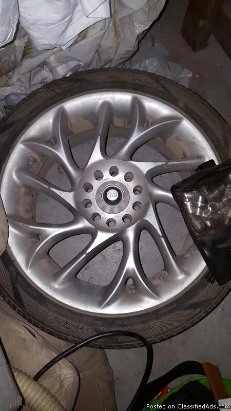 4x 17 inch rims with lug nuts in carry bag