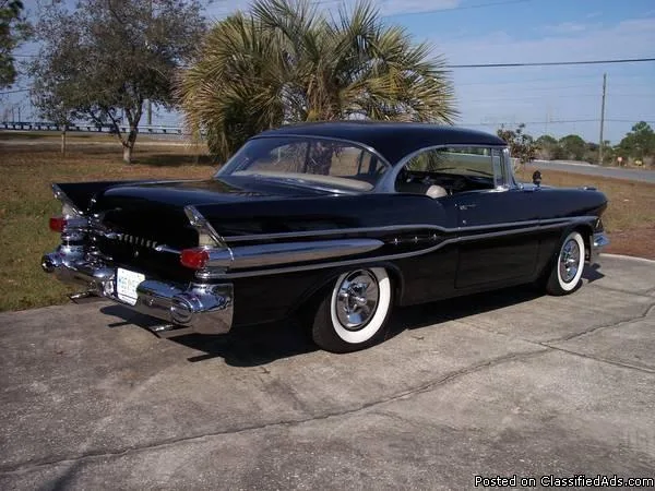1957 Pontiac Laurentian 2dr H.T.