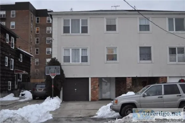 ID 1242793 Beautiful Freshly Painted 2nd Floor Duplex Apartment 