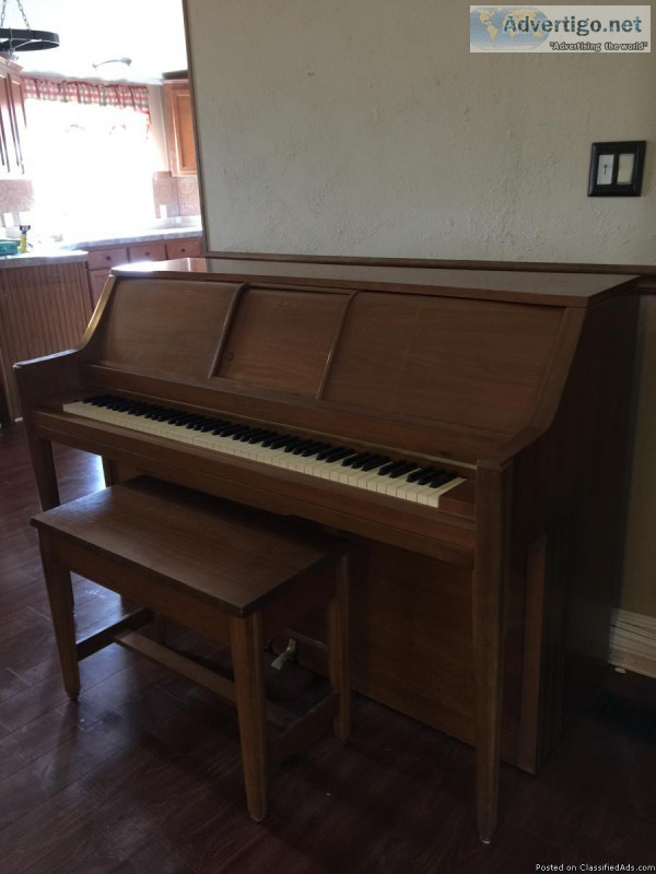 Player Piano with 259 Rolls Moving Must Sell