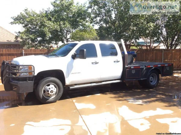 2013 Duramax 3500HD 1 ton flat bed quad cab