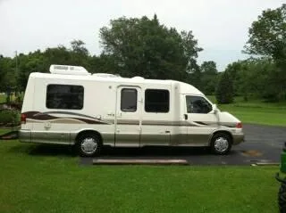 2001 Winnebago Rialta