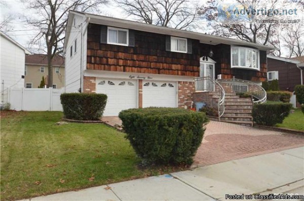 879 Derrick Adkins Ln W. Hempstead NY 11552