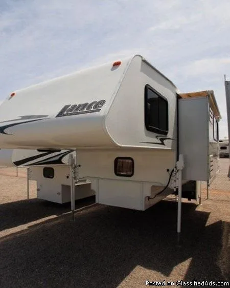 2006 Lance 981 RV Used Truck Camper