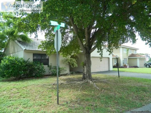 32 large corner lot in Davie FL
