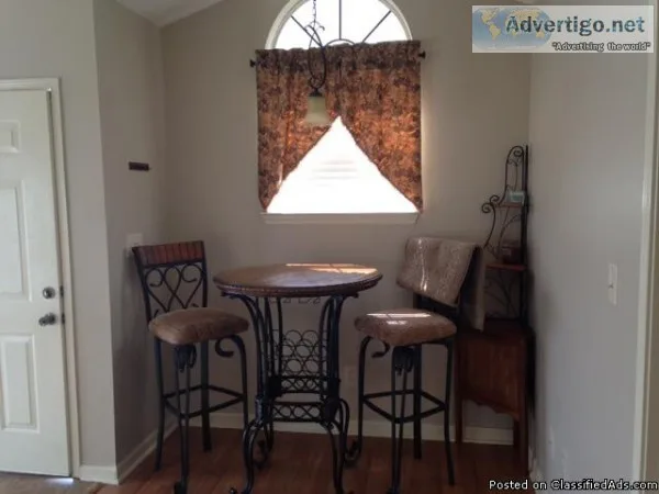1 BR 1Bth Condo- Lots of upgrades