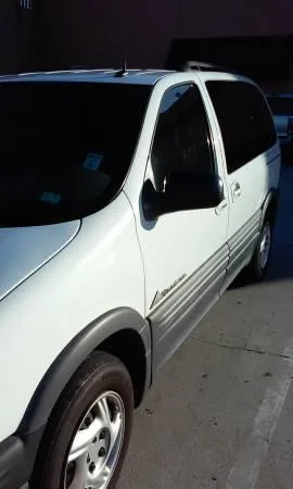 2004 Pontiac Montana van 7 PASSENGER  clean tittle runs great