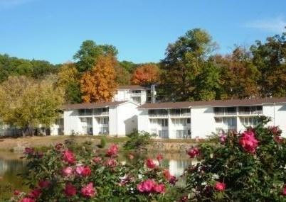 2 bedroom 1.5 bathroom Beautiful Townhouse