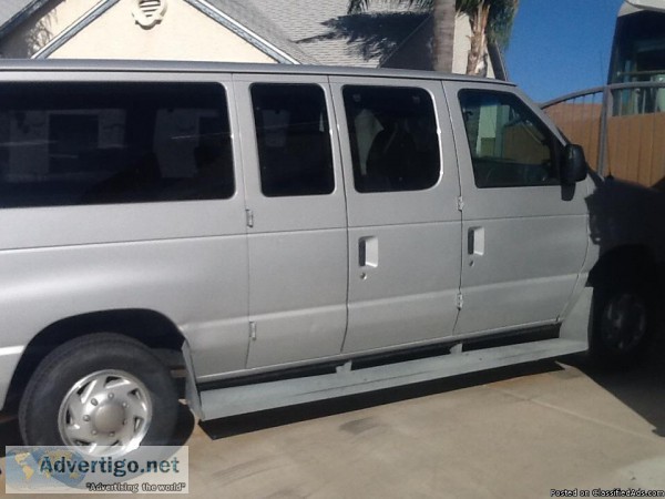 2008 FULL SIZE FORD E150 12 pass VAN