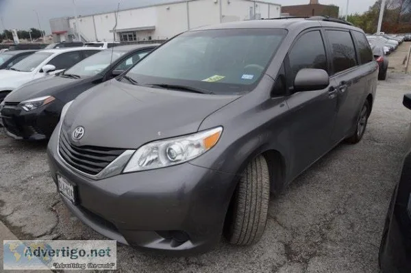 2014 Toyota Sienna LE 7-Passenger Auto Access Seat