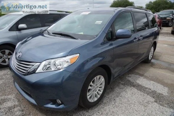 2015 Toyota Sienna XLE 7-Passenger Auto Access Seat