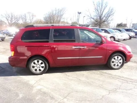 2007 Hyundai Entourage SE