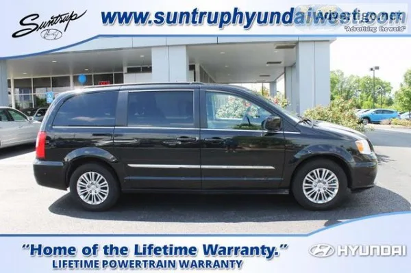 2015 Chrysler Town and Country Touring-L