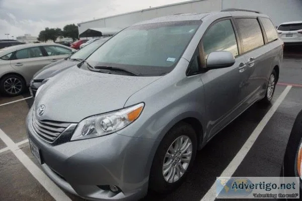2016 Toyota Sienna XLE 7-Passenger Auto Access Seat