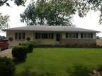 Nice Ranch Style Home on the Edge of Town (Taylorville) 129900 4