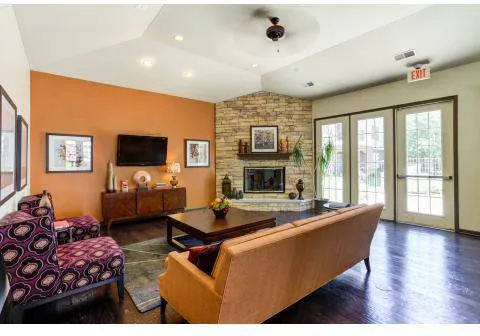 2 Beds - Railway Plaza