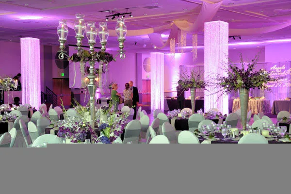 Fresh flowers for decoration in wedding 