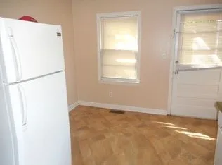 House for rent -437 1/2 hope st-3bed