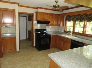 Hose for rent-3013 brackenberry dr
