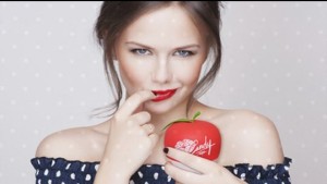 Plump lips/beauty products
