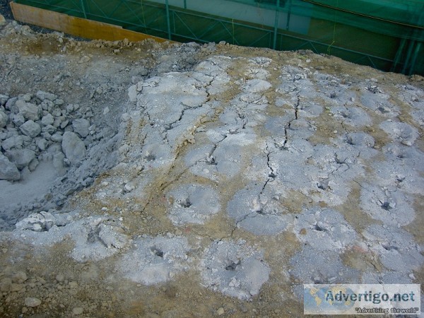 Rock breaking powder