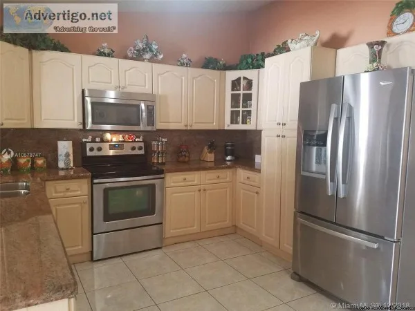 Location House for SALE in Tamiami