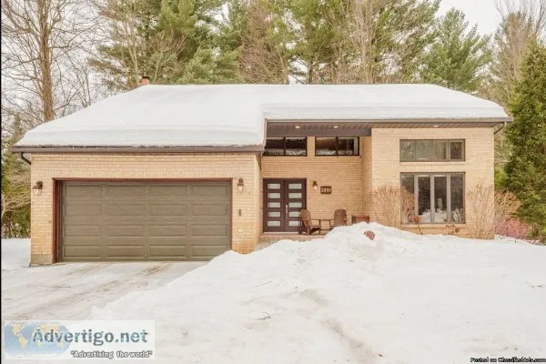  Magnificent house Saddlebrook area in St-Lazare 