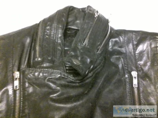 BLACK ZIPPERED LEATHER JACKET