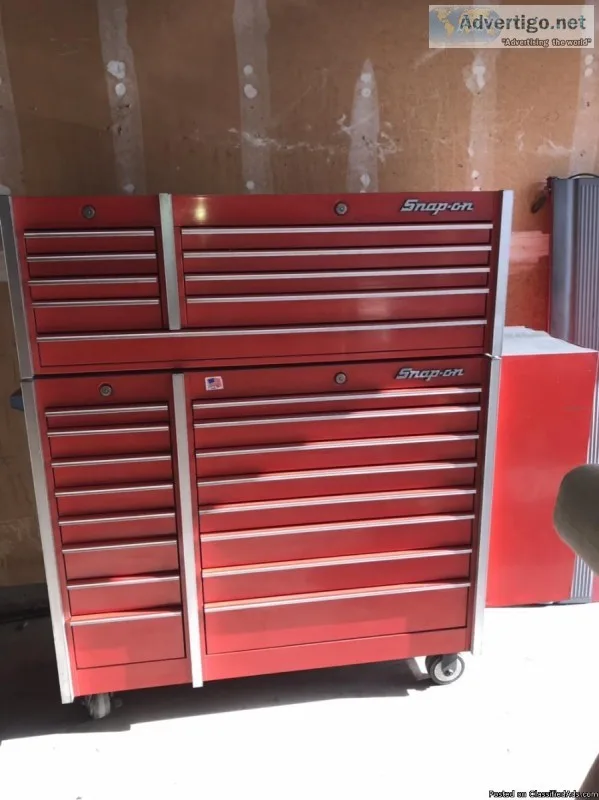 Large snap-on toolbox