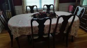 Broyhill 8-Piece Cherry Dining Room Suite - Excellent Condition