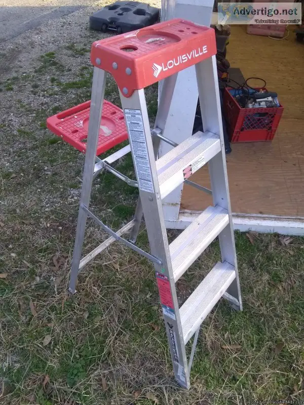 4ft Louisville step ladder