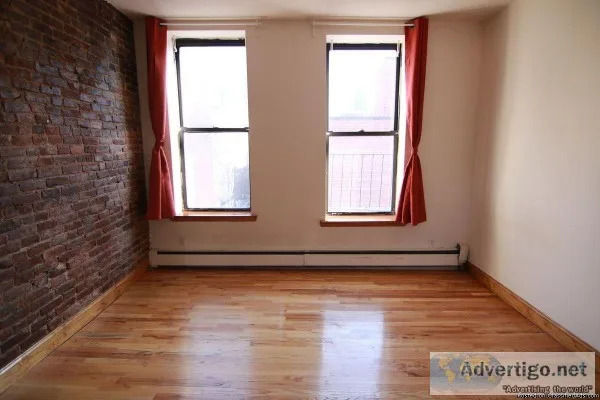 2190 - Studio Apartment in Hell s Kitchen